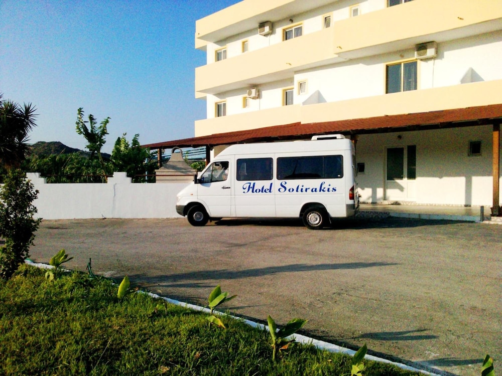 Sotirakis Hotel 35/46