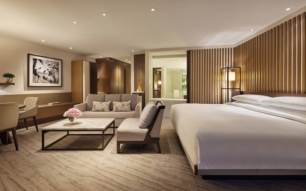 DELUXE, 2 DOUBLE BEDS