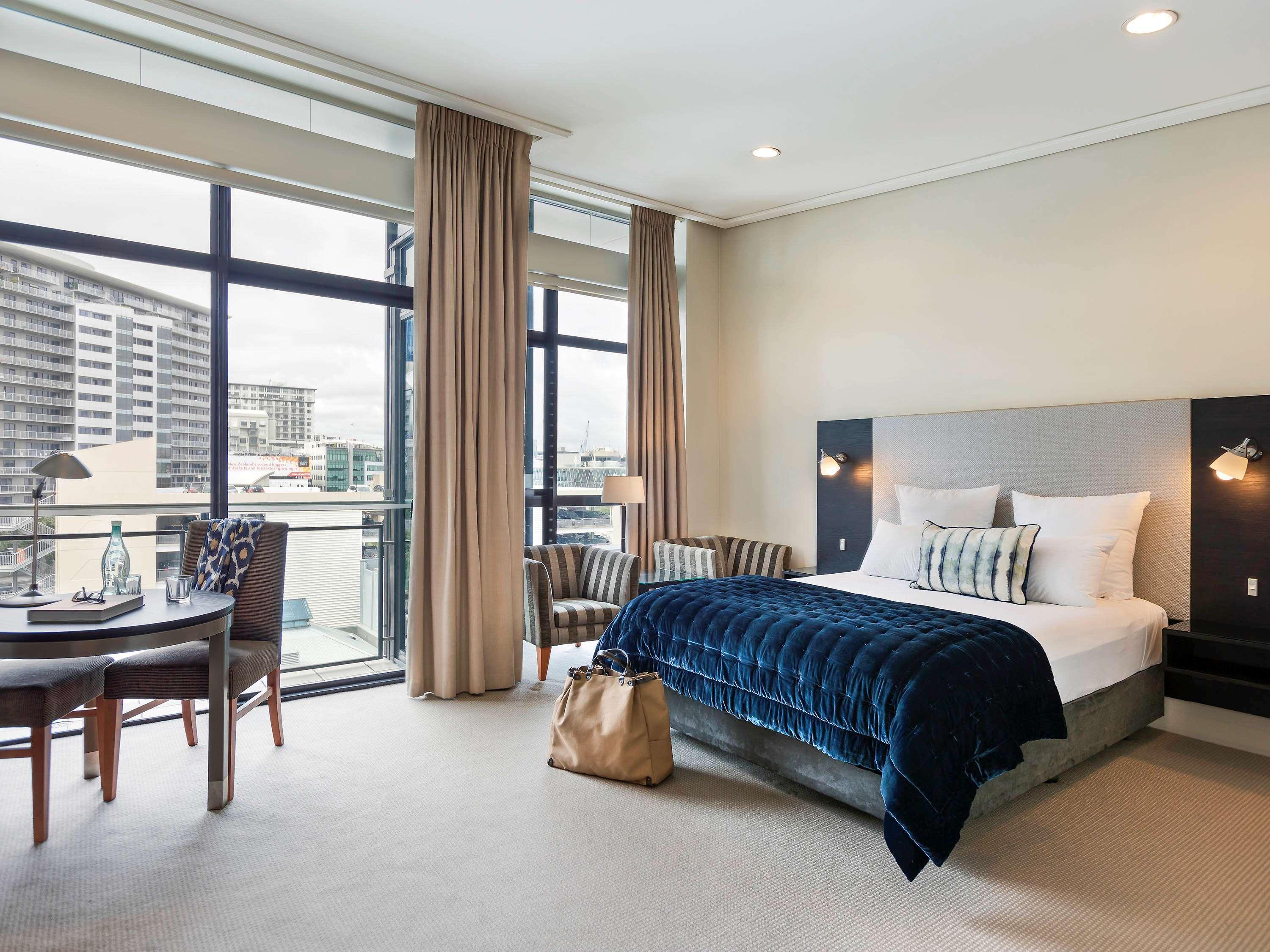 STUDIO, SUITE, QUEEN BED, CITY VIEW