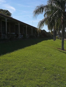 Lakeside Lodge Motel 59/69