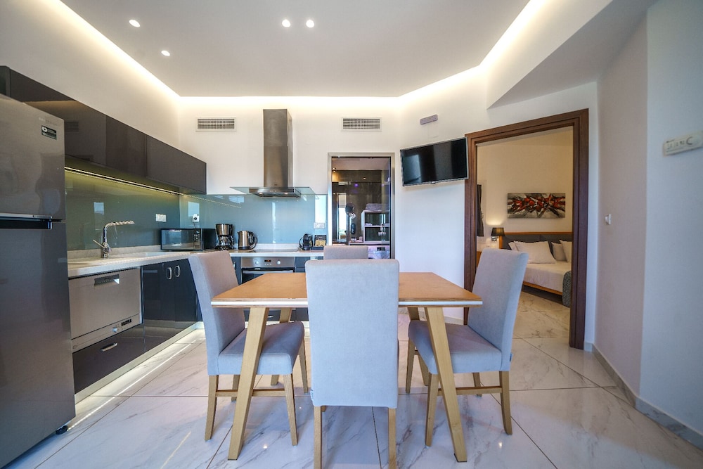 Elysian Suites 49/61