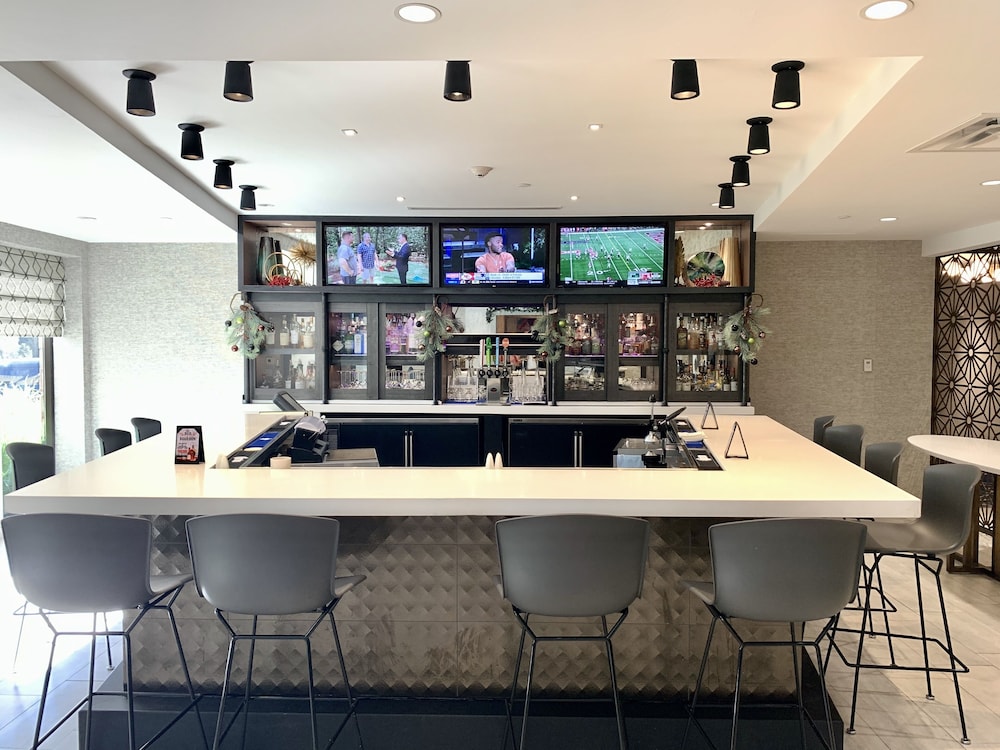 Doubletree By Hilton Austin University Area 50/58