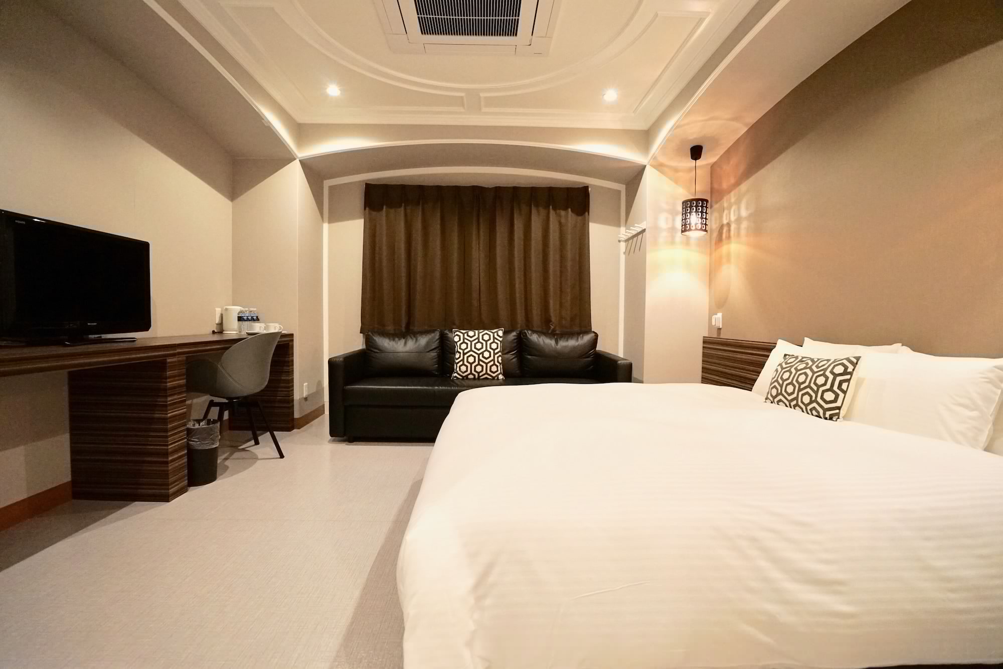 FAMILY, 2 KING BEDS, MAIN BUILDING