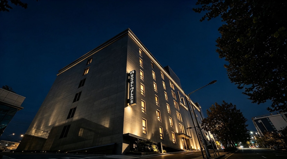Hotel M Place 3/53