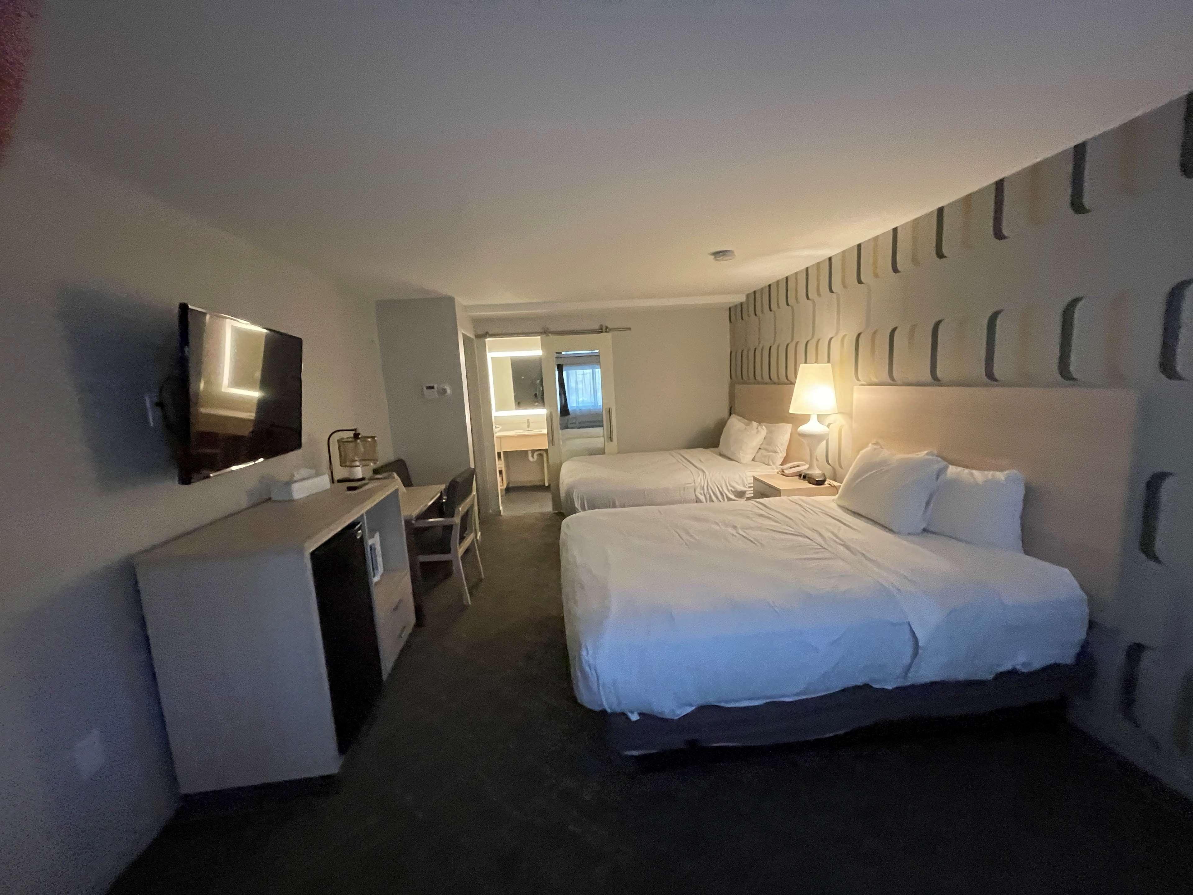 Spa, 2 Queen Beds, Accessible