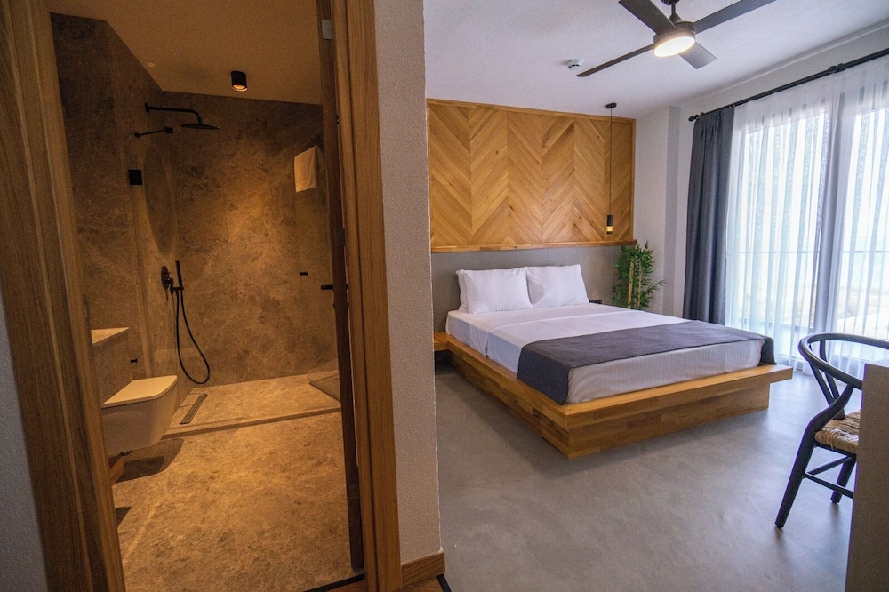 Leone Cunda Edition Otel(+12) 8/38