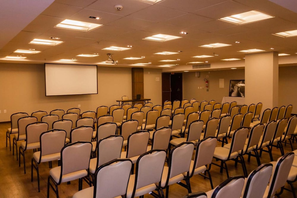 Hotel Kennedy Executive 48/49