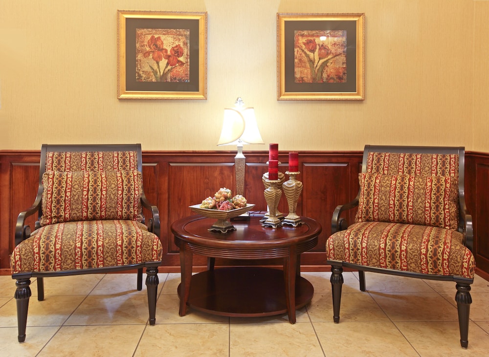 Holiday Inn Express Hotel Suites Clarksville 39/61