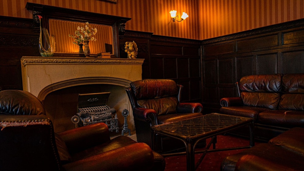 Elstead Hotel 26/50
