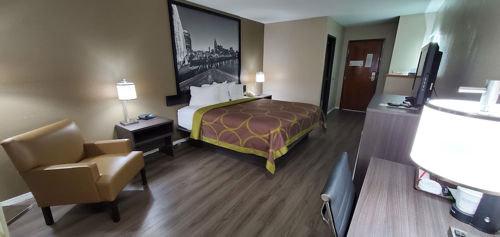 Super 8 by Wyndham Paris TN 25/31