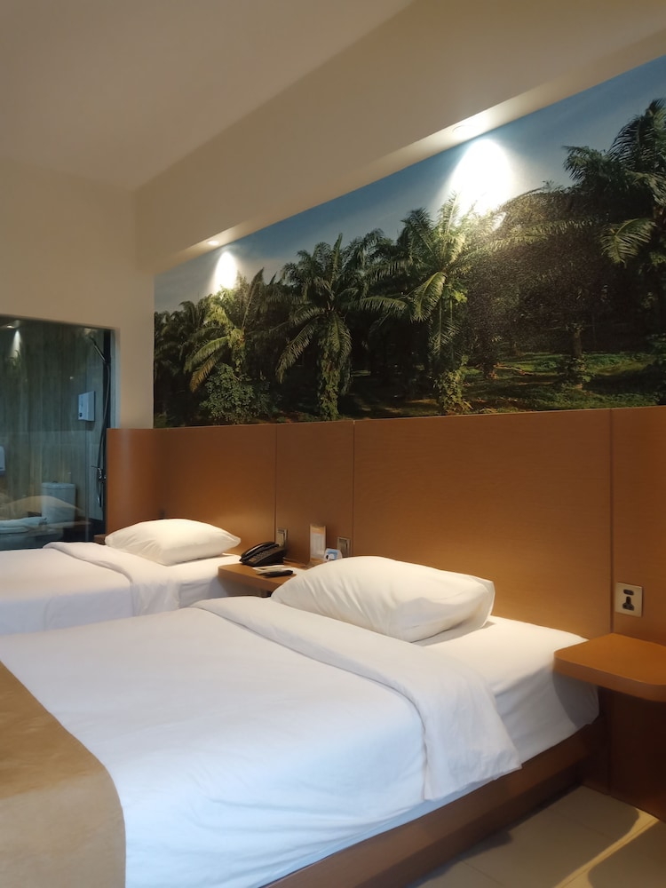 MaxOne Hotel Dumai 17/55