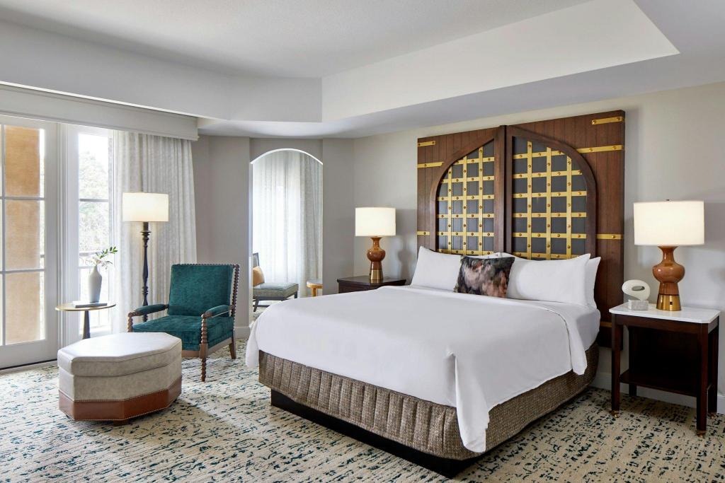 Wellness, Suite, King Bed, Balcony, Corner