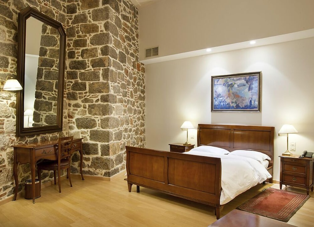 Xennon Inn 7/39