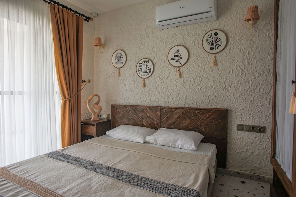 Glenn Hotel Beach 13/50