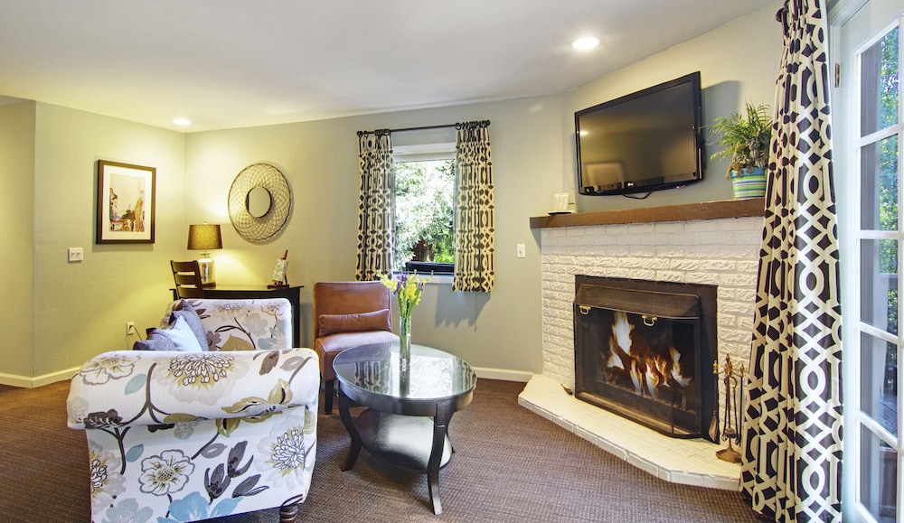 Babbling Brook Inn 50/70