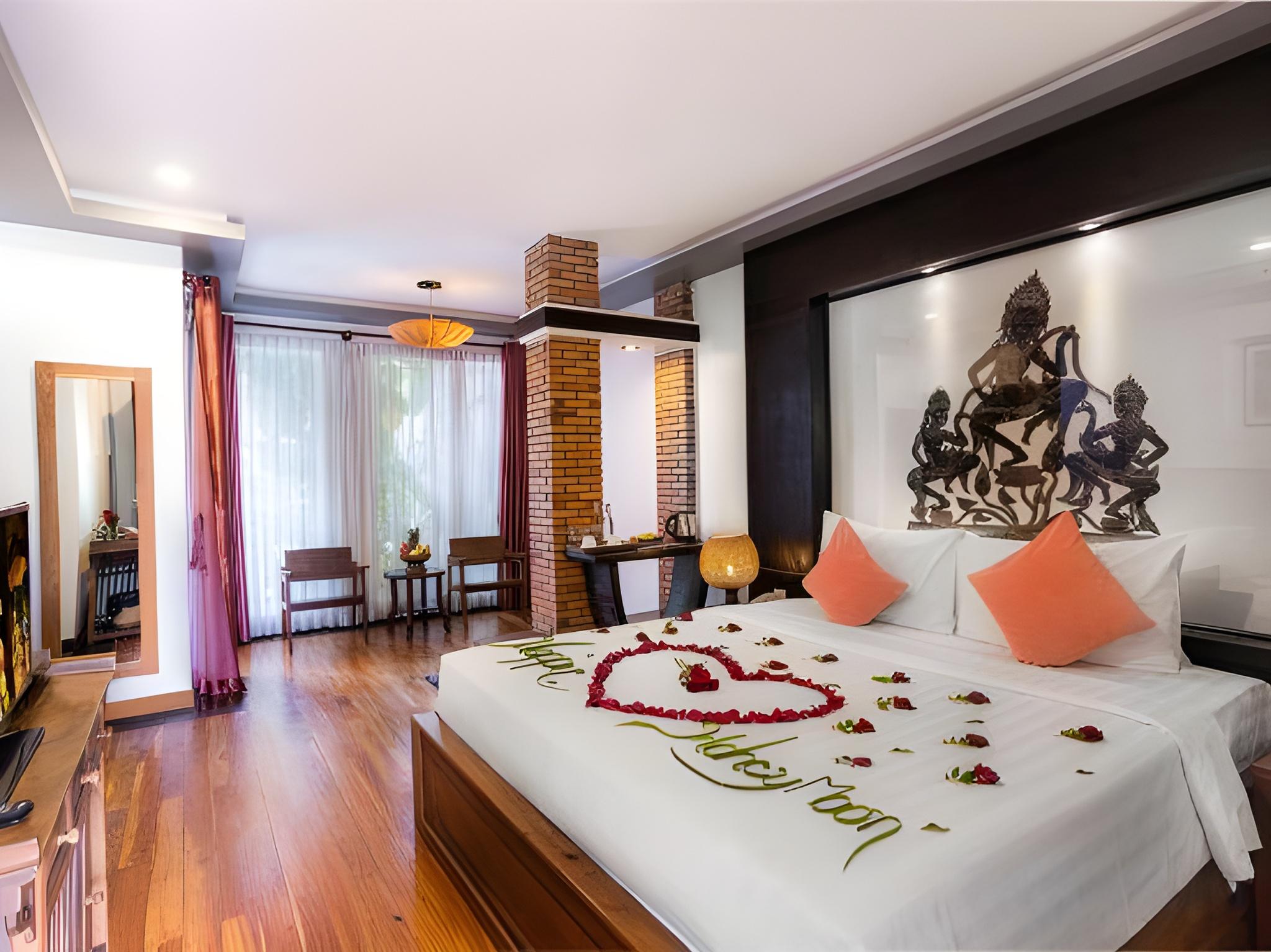 DELUXE DOUBLE ROOM