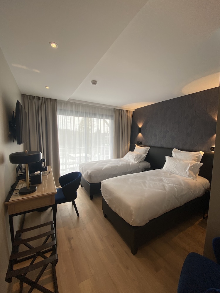 Deluxe, King Bed, Golf Course View, Balcony