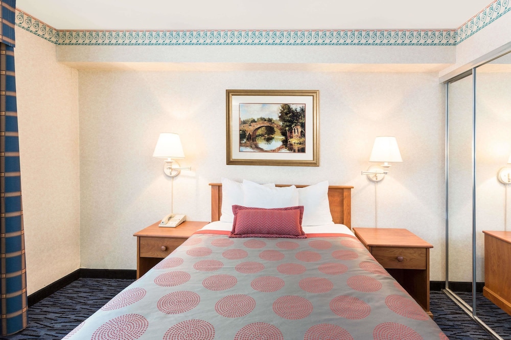 Ramada By Wyndham Kent Seattle Area 10/31