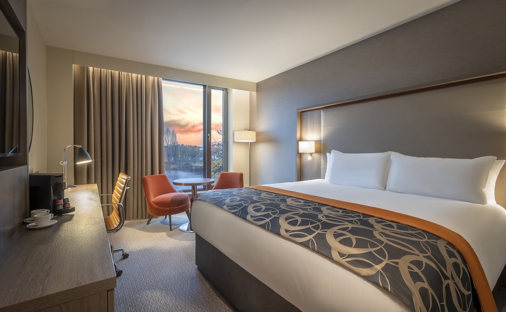 DELUXE, DOUBLE BED
