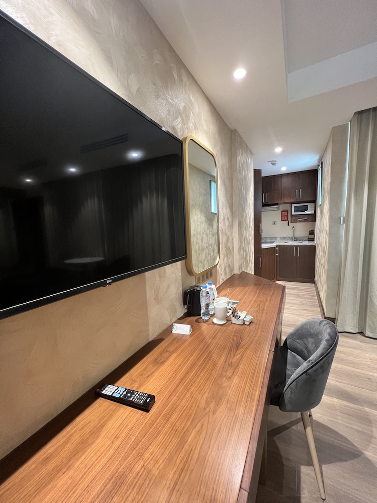 City Seasons Suites Dubai 36/60