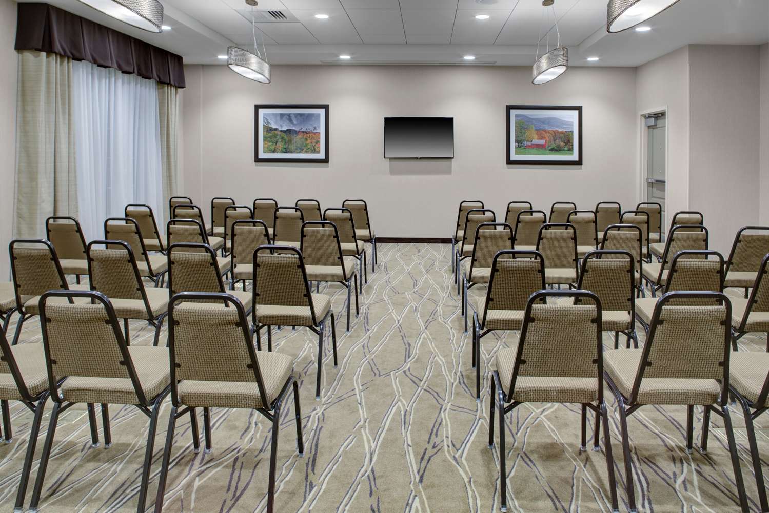 Hampton Inn and Suites Manchester VT 45/48