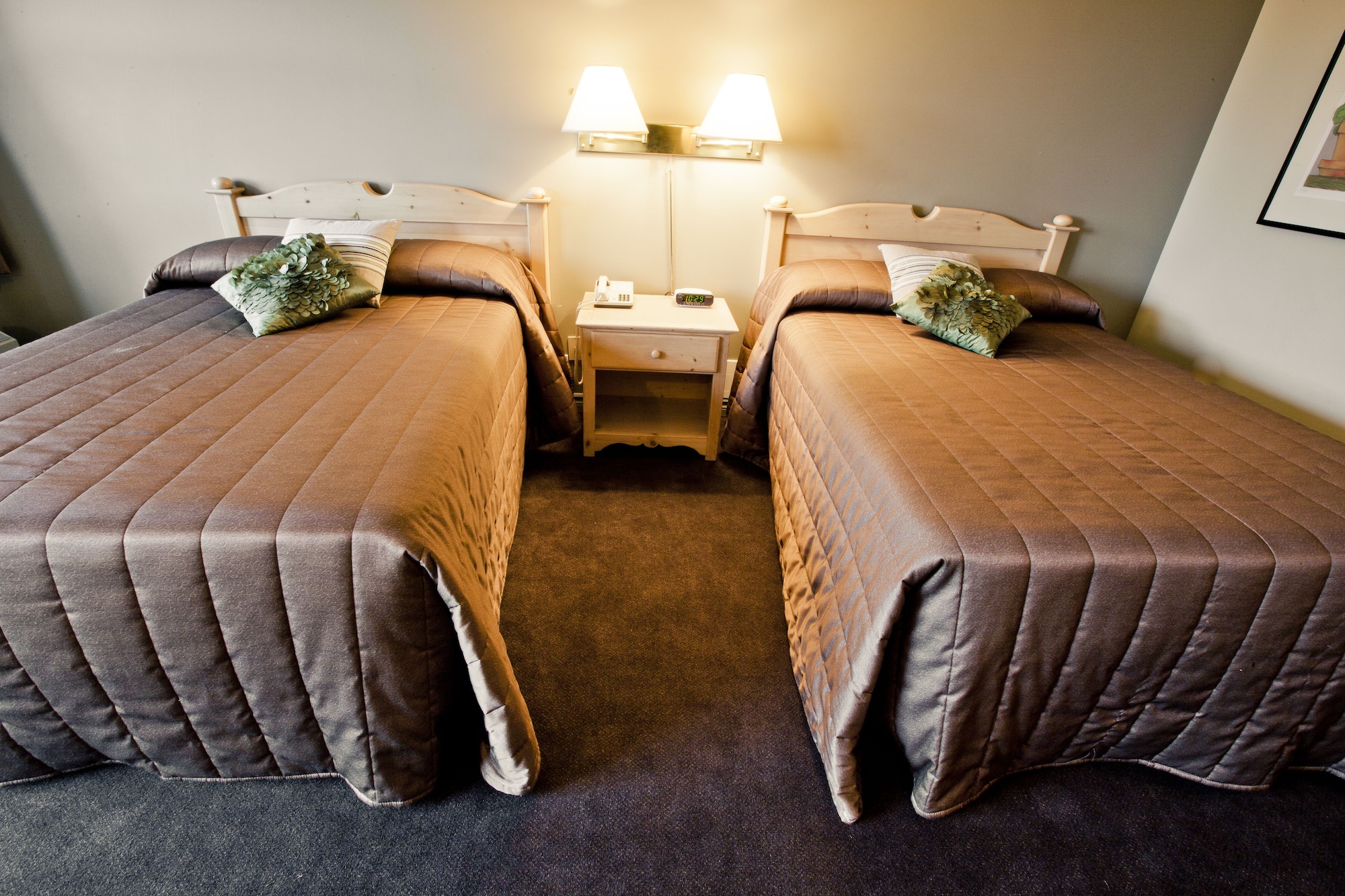 Classic, 2 Double Beds, Condos And Hotel Stoneham 3/4