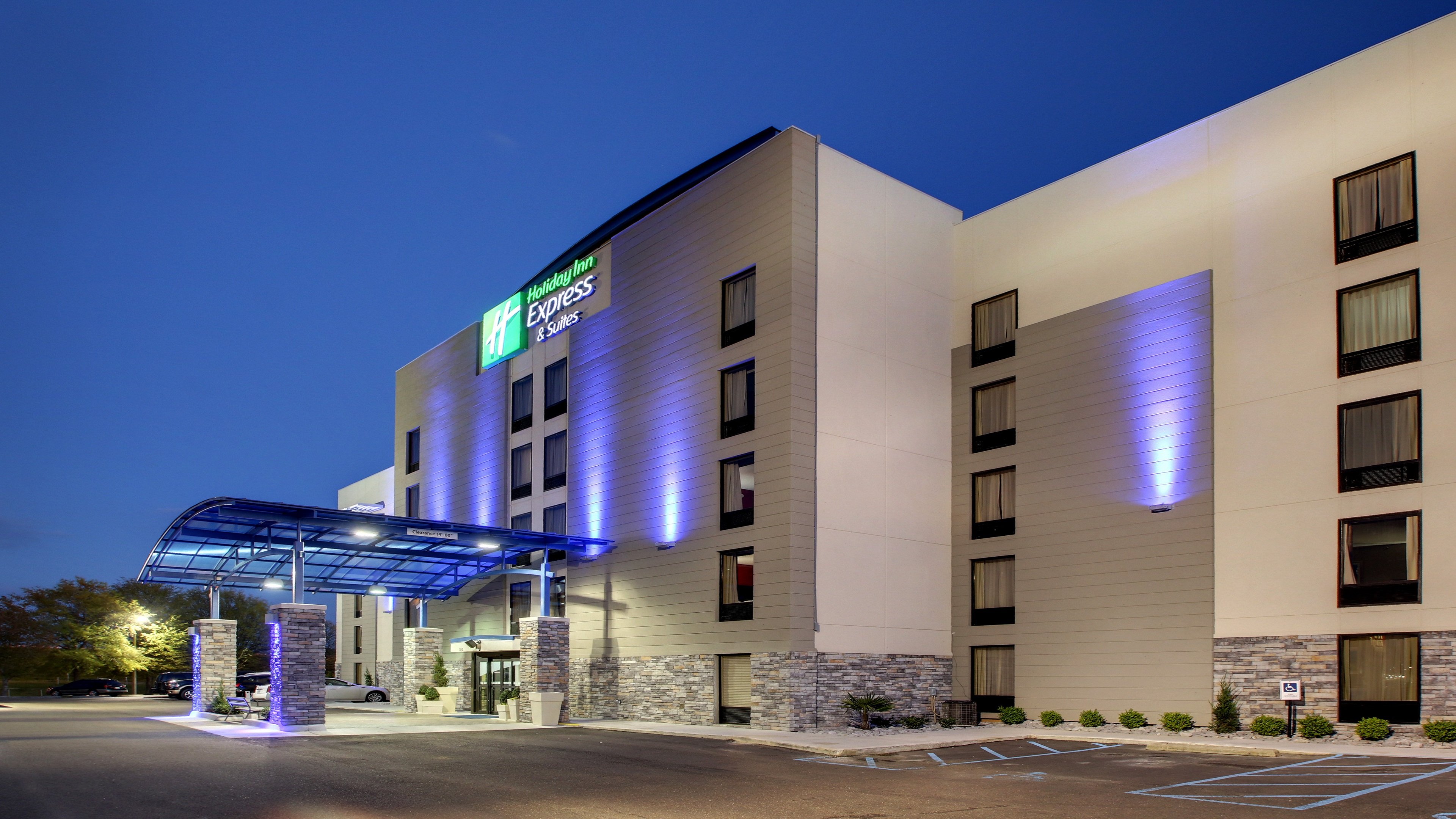 Holiday Inn Express Suites Jackson Downtown Coliseum 3/49