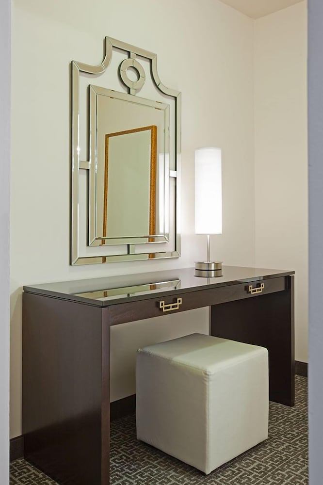 State Plaza Hotel 47/47