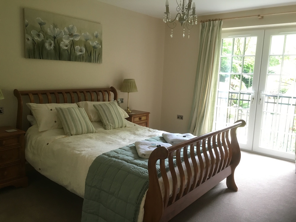 The Waterwheel Inn 4/50