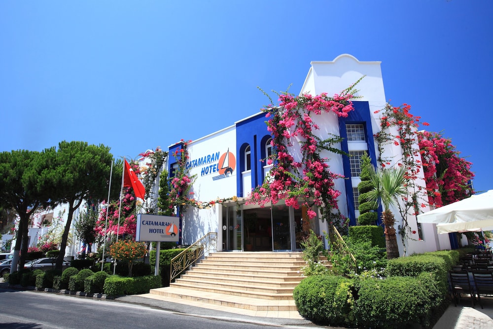 Catamaran Hotel 36/55