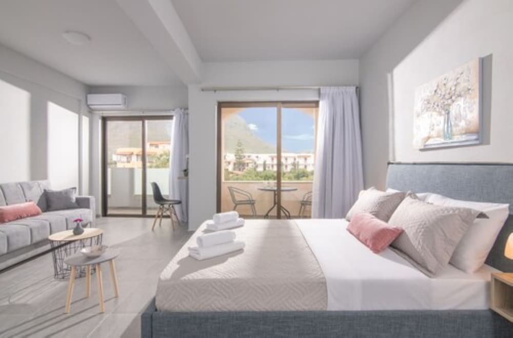 ROOM, QUADRUPLE