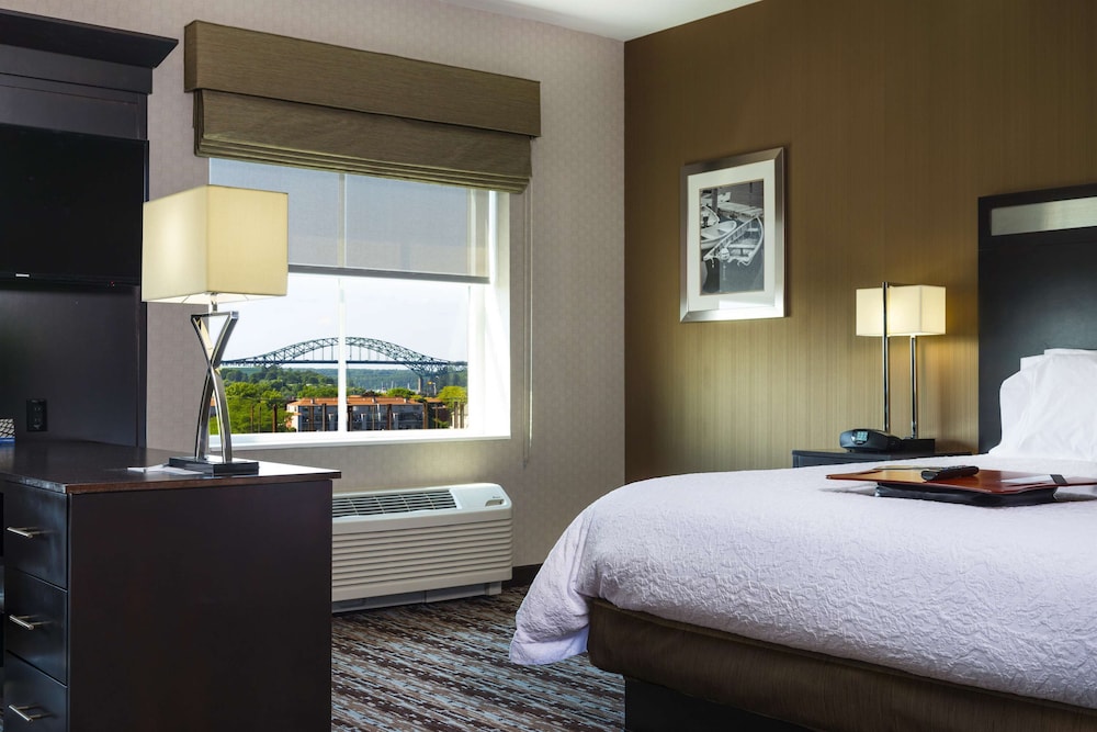 Hampton Inn & Suites Portsmouth Downtown 12/56