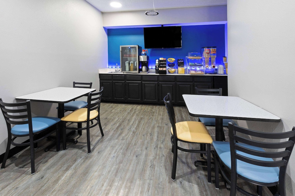 Days Inn by Wyndham North Little Rock/ Maumelle 47/56