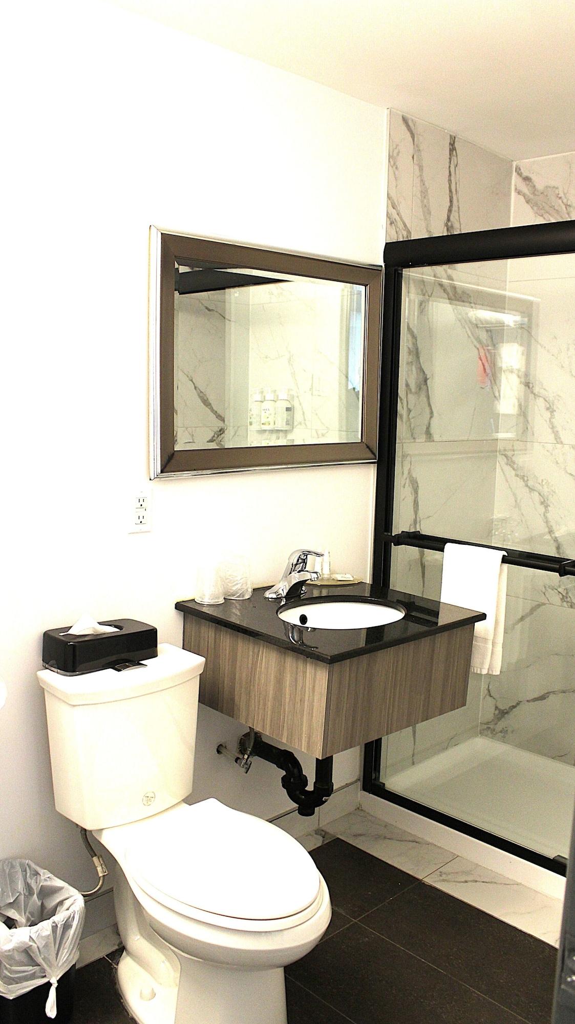 Suite, 2 Queen Beds, Stair Access Only