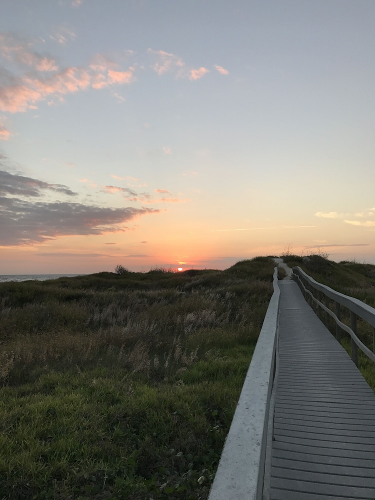 Executive Keys Condominiums on the Beach 56/66