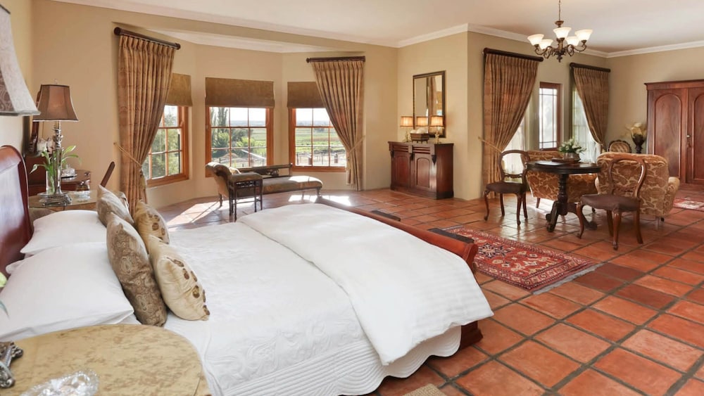 Executive, Suite, King Bed, Mountain View, Balcony