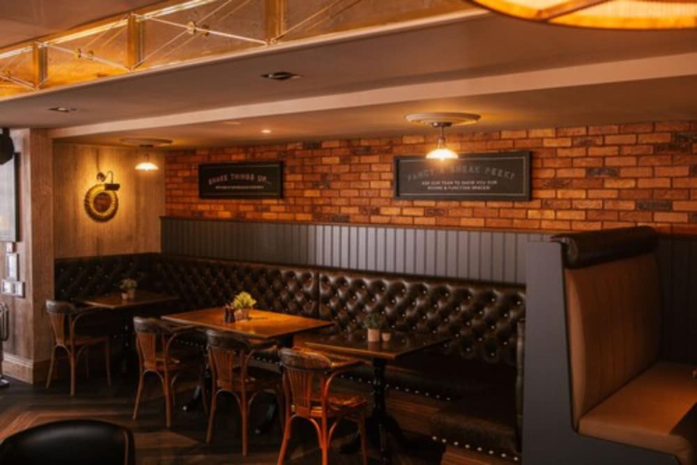 Redhurst Hotel 53/62