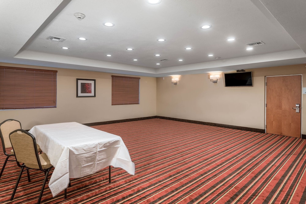 Holiday Inn Express Suites Lantana 18/57