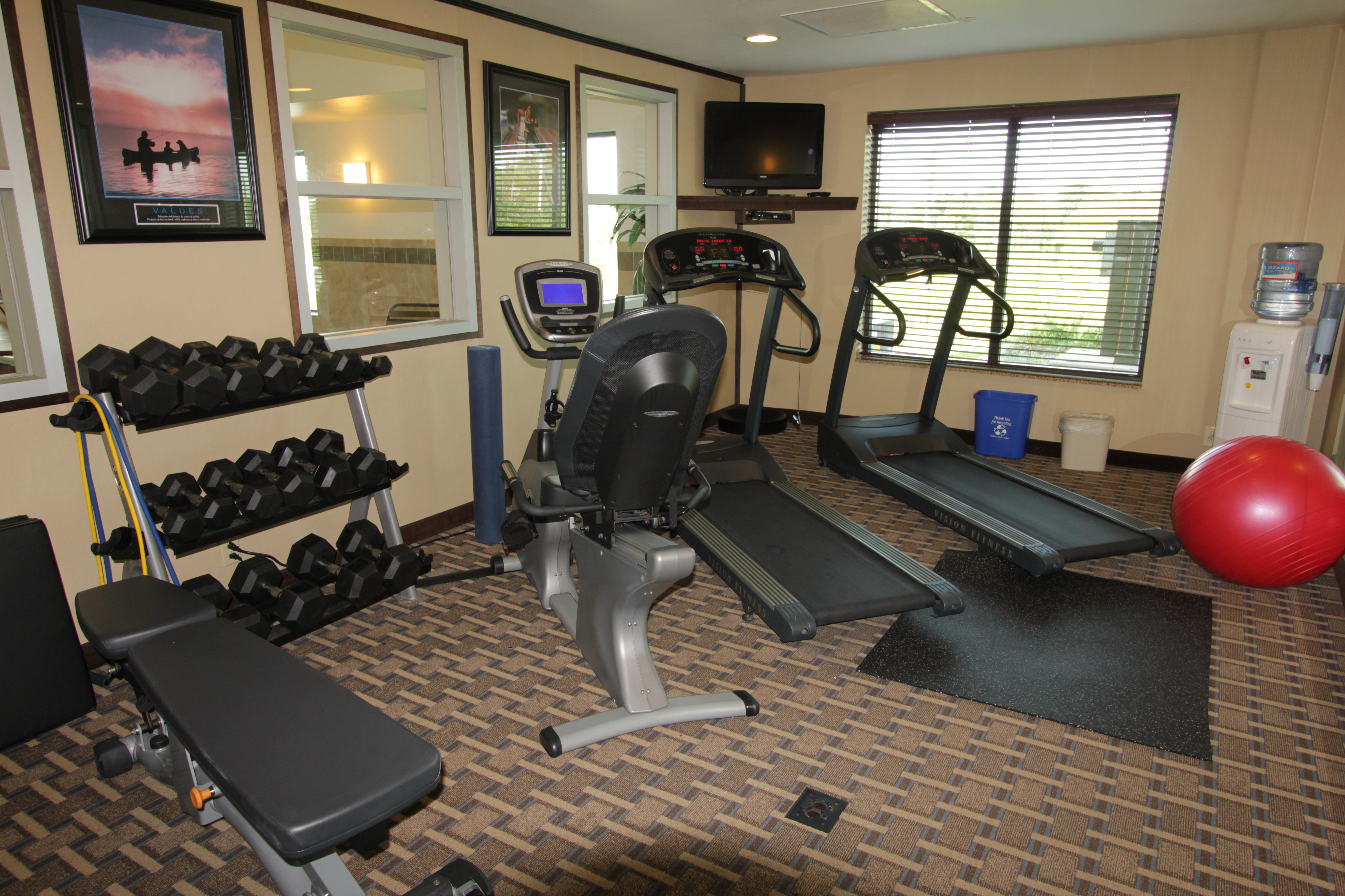 Holiday Inn Express & Suites Syracuse North - Airport Area 38/68