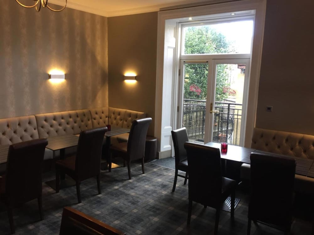 The Redcliffe 48/60