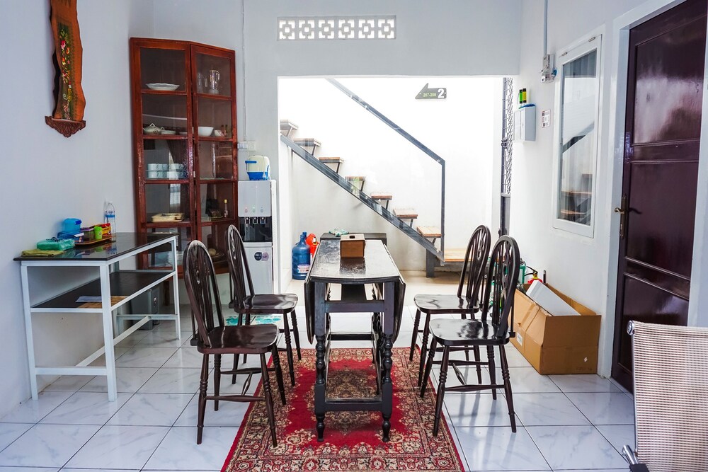 Hotel O Jalan Jenderal Sudirman Near Imam Bonjol Square Formerly Nelvi Guest House 34/50