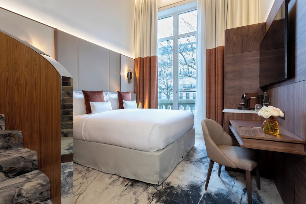 Premium, King Bed, InterContinental Paris - Champs-Elysees Etoile 3/6