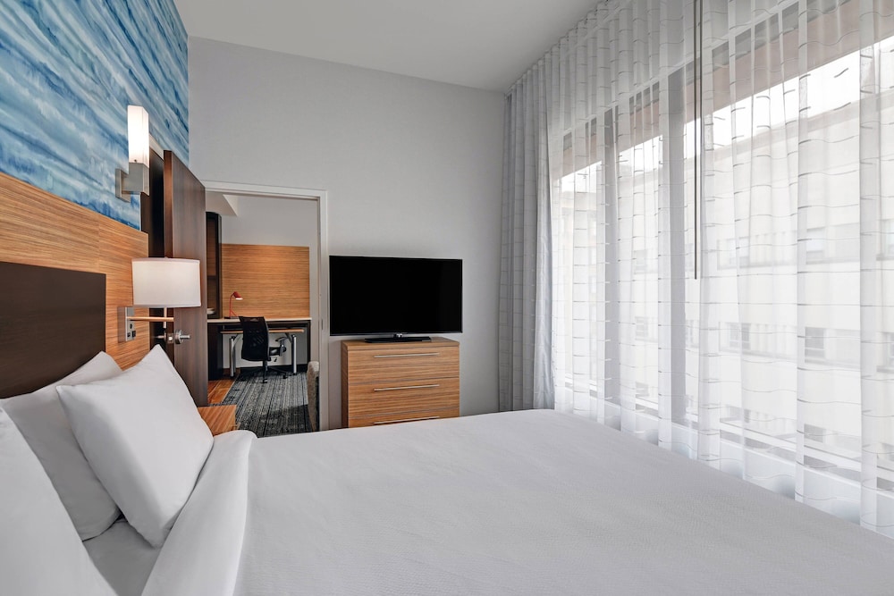 1 Bedroom, Suite, King Bed, Sofa, Accessible