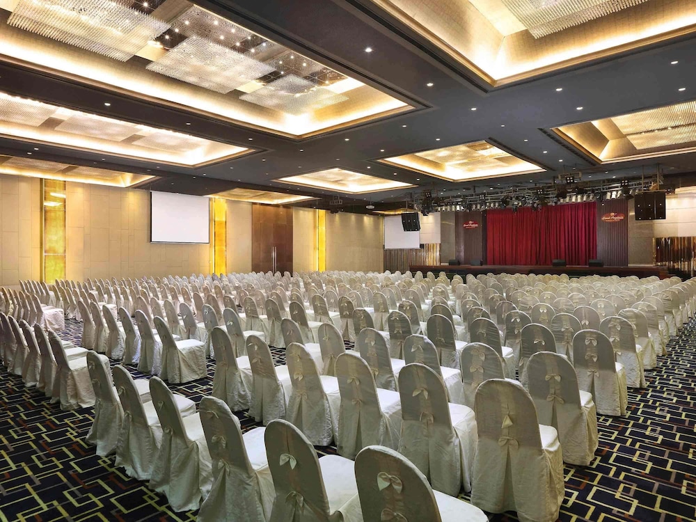Grand Mercure Maha Cipta Medan Angkasa 60/69