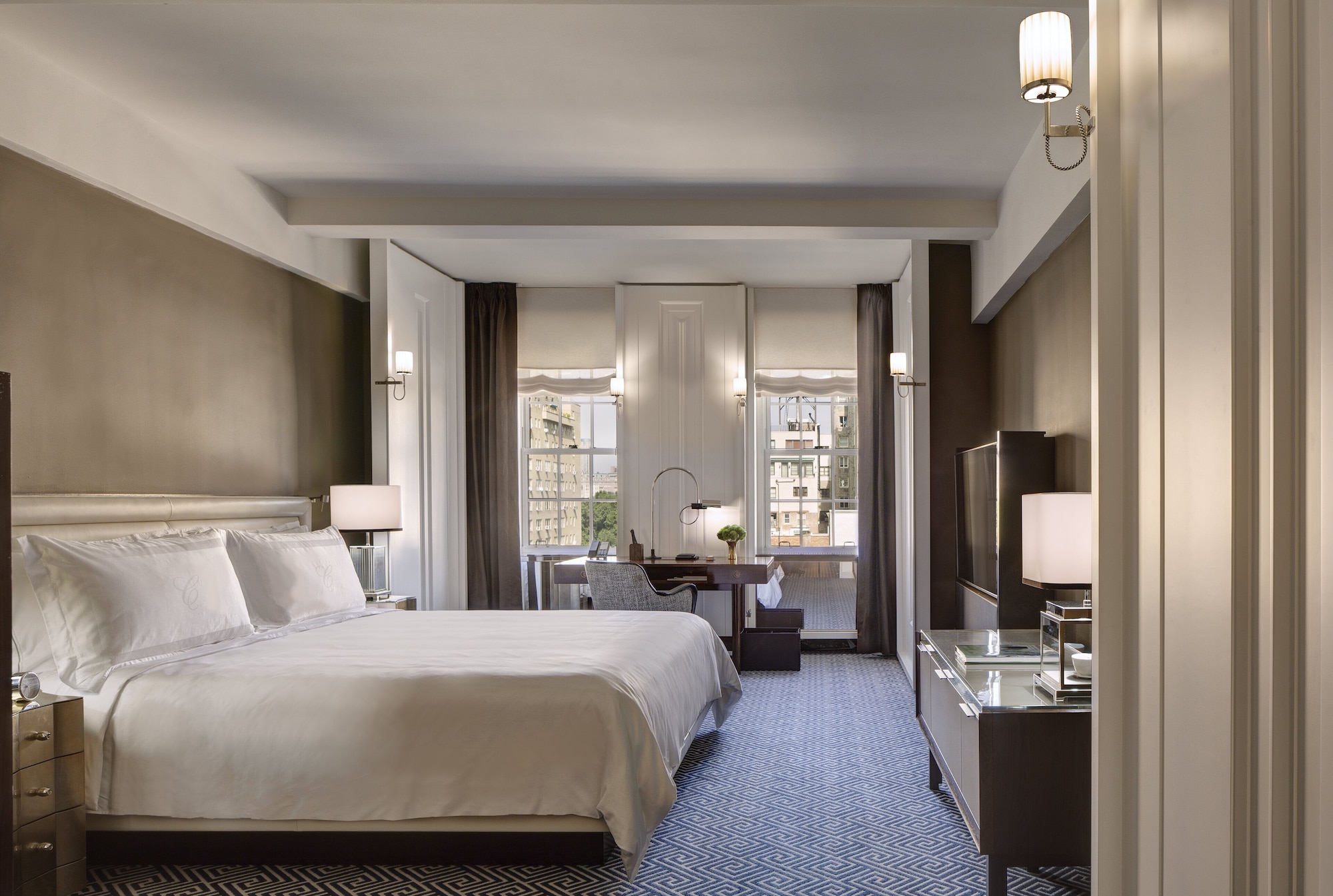 PREMIER, KING BED