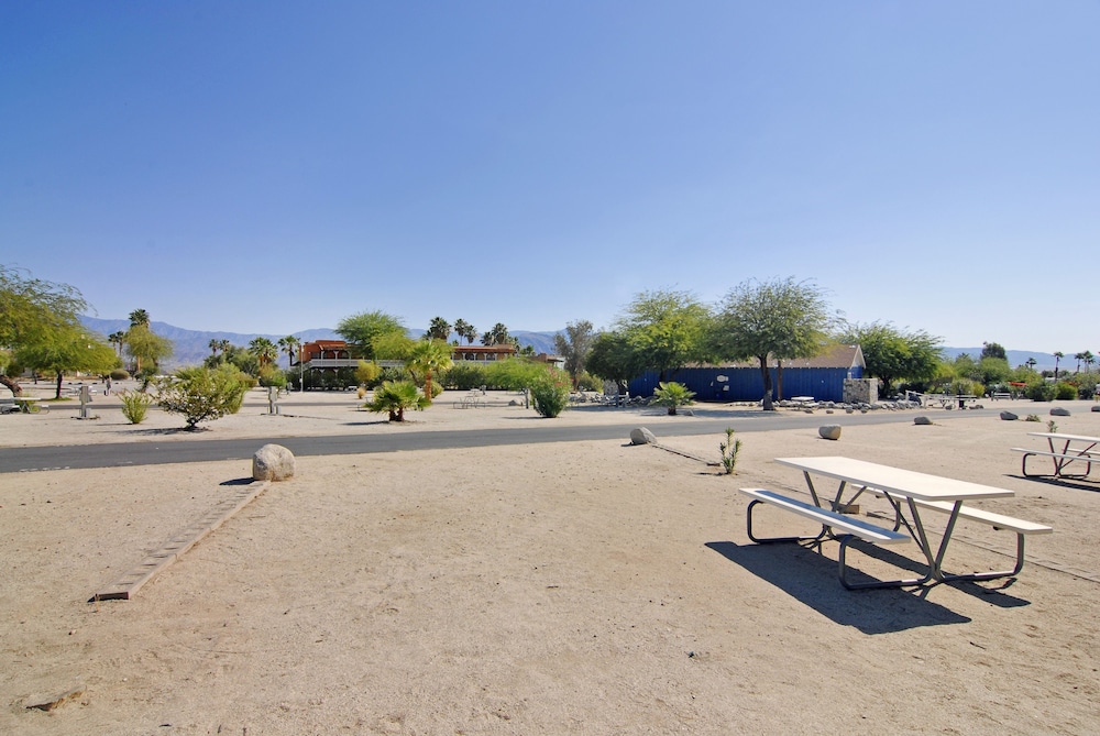 Palm Canyon Hotel and RV Resort 69/73