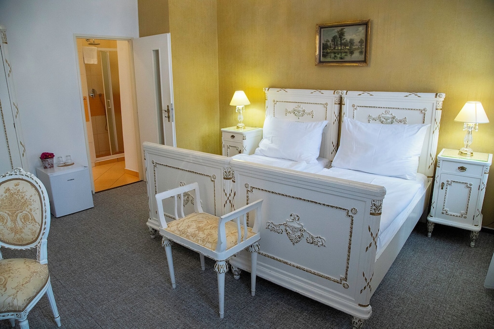 SUPERIOR, DOUBLE BED, PRIVATE BATHROOM