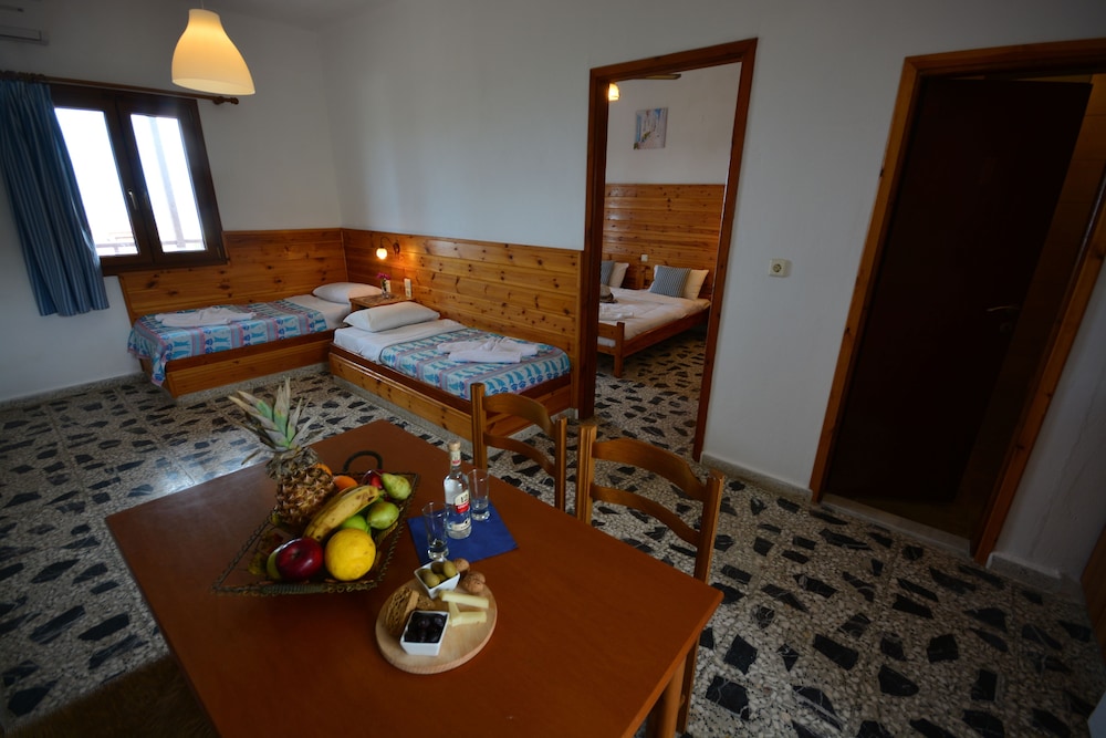 Spiros Soula Hotel 69/84