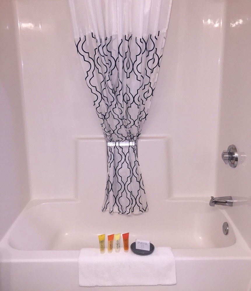 Amerivu Inn And Suites New Richmond 6/60