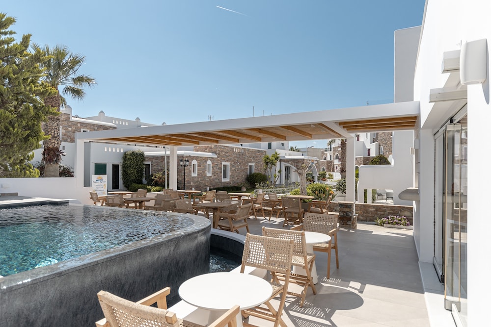 Spiros Hotel 74/83